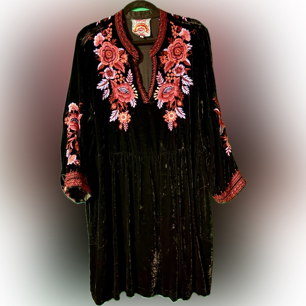 Johnny Was Embroidered Black Velvet Tunic. Rayon/Silk XL